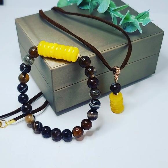 Lace Agate, Yellow Jade Bracelet and Pendant set - Picture 3 of 4